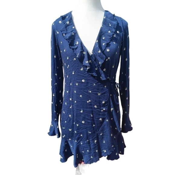 Urban Outfitters Tops - Urban Outfitters Women's Blue  Floral Wrap Size S